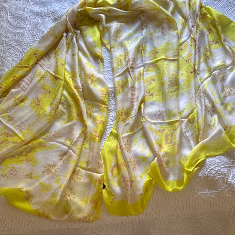Stella & Dot NWOT Yellow and Cream Floral Scarf and dust bag/original packaging